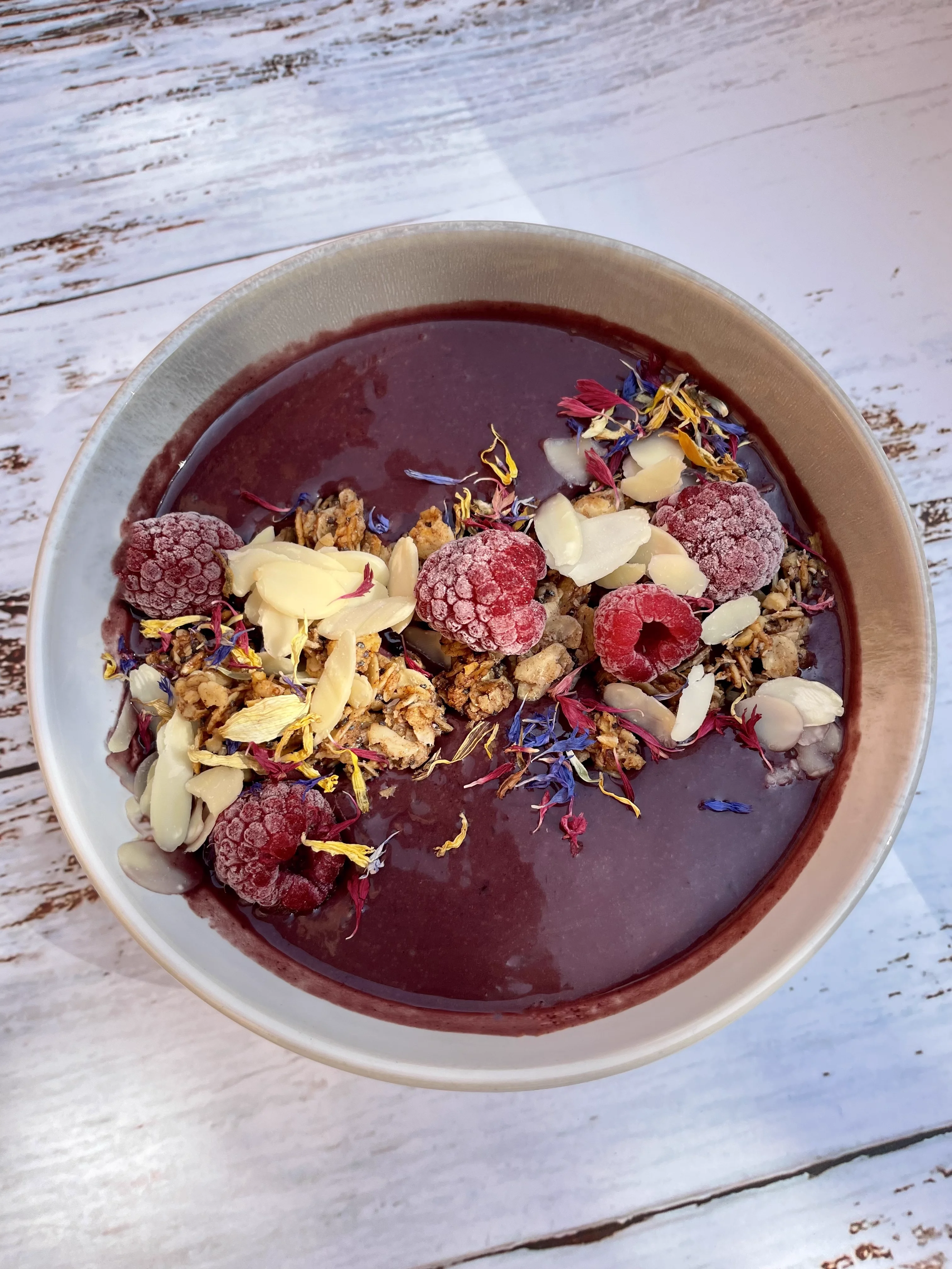 Starte mit einer Açaí-Bowl den Tag und entdecke das Gefühl von herausragendem Açaípüree